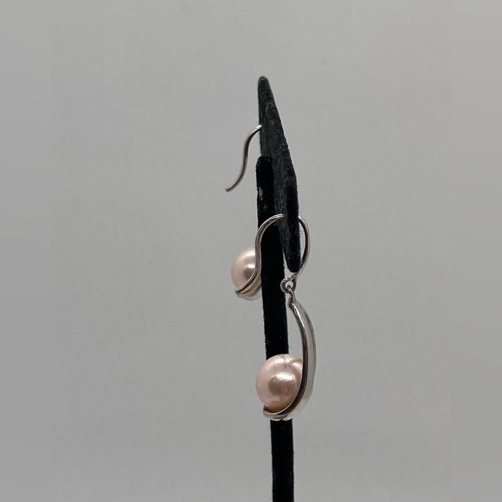925 Sterling & Pink Pearl Curved Modernist Floating Pearl Hook Earrings | 1.1” - Picture 4 of 7